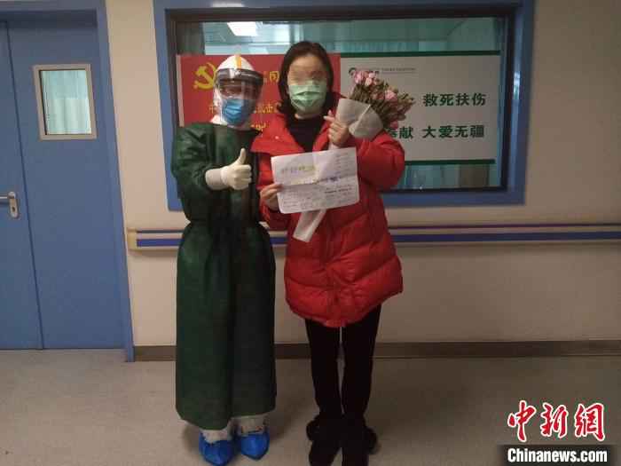 随着疫情防治工作的推进,康复治疗日渐提上日程。江苏省人民医院供图  江苏医疗队员:康复治疗提上日程 缩唇呼吸腹式呼吸齐上阵